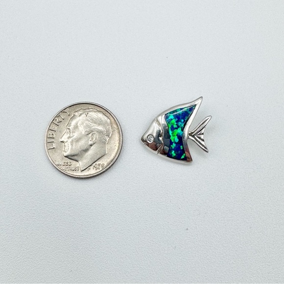925 STERLING SILVER BLUE FIRE OPAL FISH PENDANT + CZ DIAMOND EYE - Picture 7 of 7